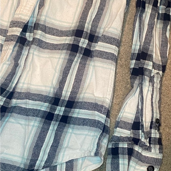 Sonoma Women’s Blue & White Plaid Flannel Shirt - Picture 5 of 5